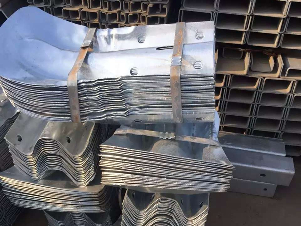 護欄板魚尾端頭